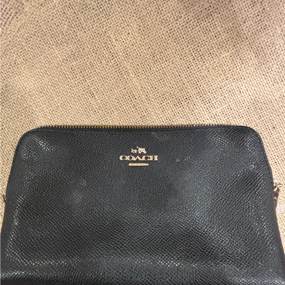 Coach Black Pebbled Leather Zip Pouch – Gold Hardware – Classic Crossgrain